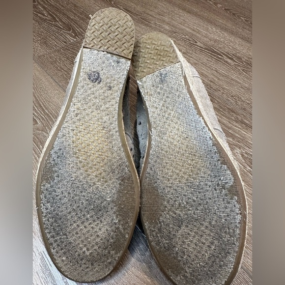 TOMS Laser cut Suede Wedge Booties • Espadrille - Picture 10 of 13